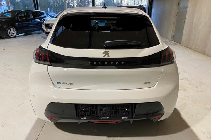 Hvid Peugeot e-208 fra 2023