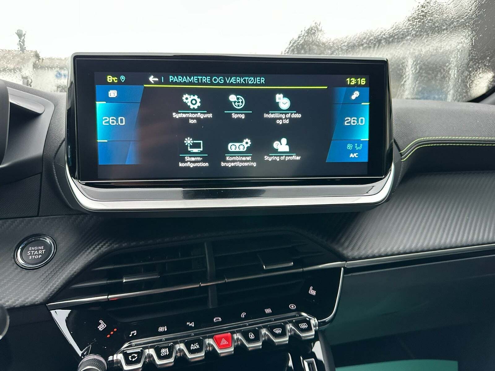 Hvid Peugeot e-208 fra 2023