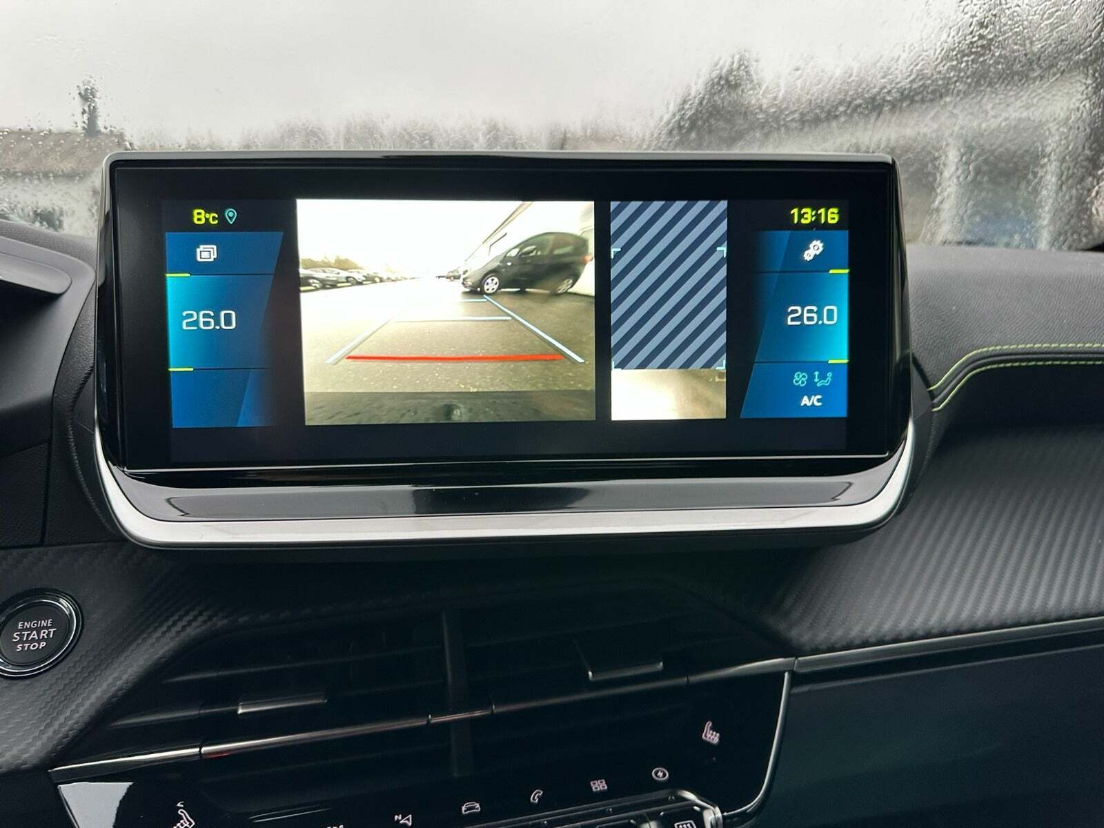 Hvid Peugeot e-208 fra 2023