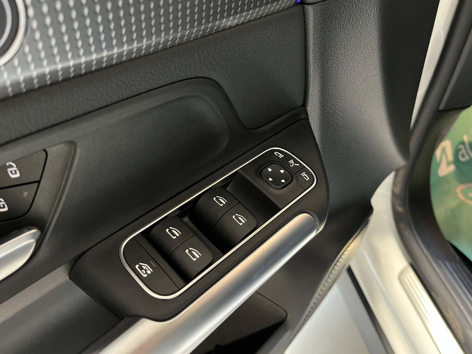 Hvid Mercedes EQA250+ fra 2023