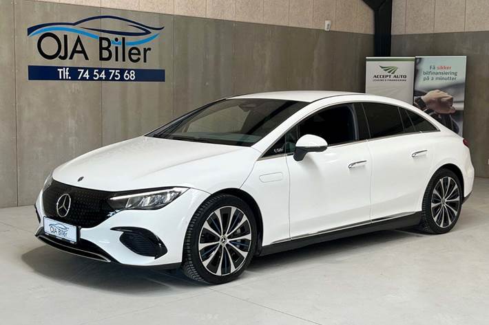 Hvid Mercedes EQE300 fra 2023 set udefra