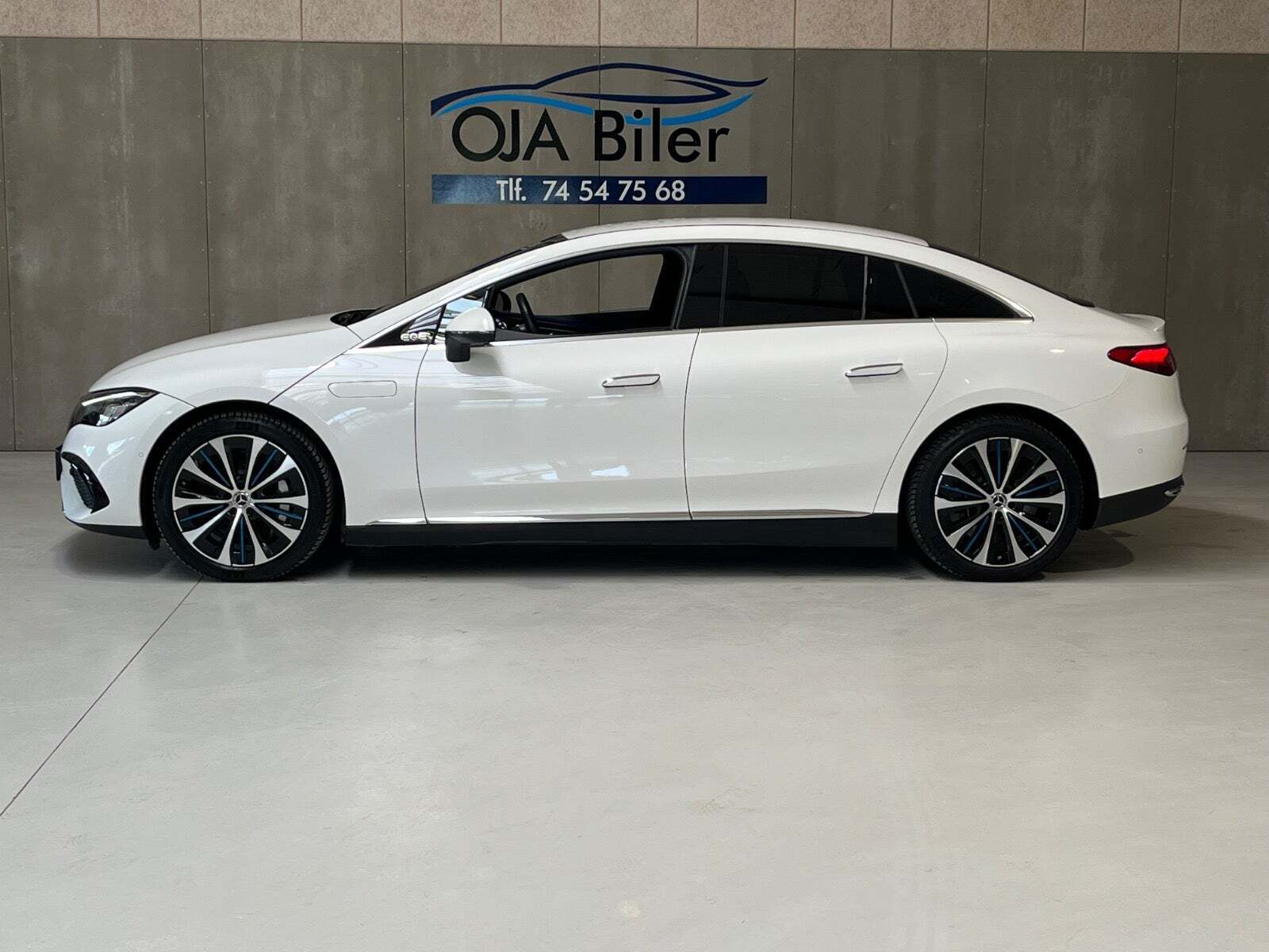 Mercedes EQE300 Electric Art