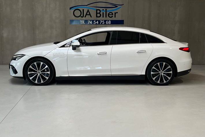 Hvid Mercedes EQE300 fra 2023