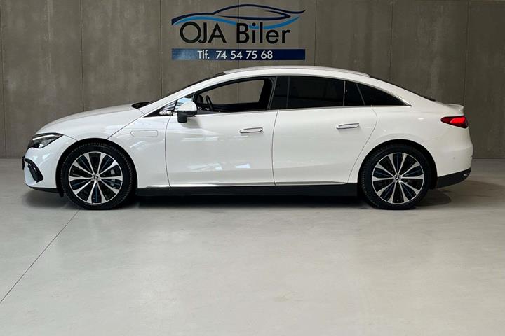 Hvid Mercedes EQE300 fra 2023