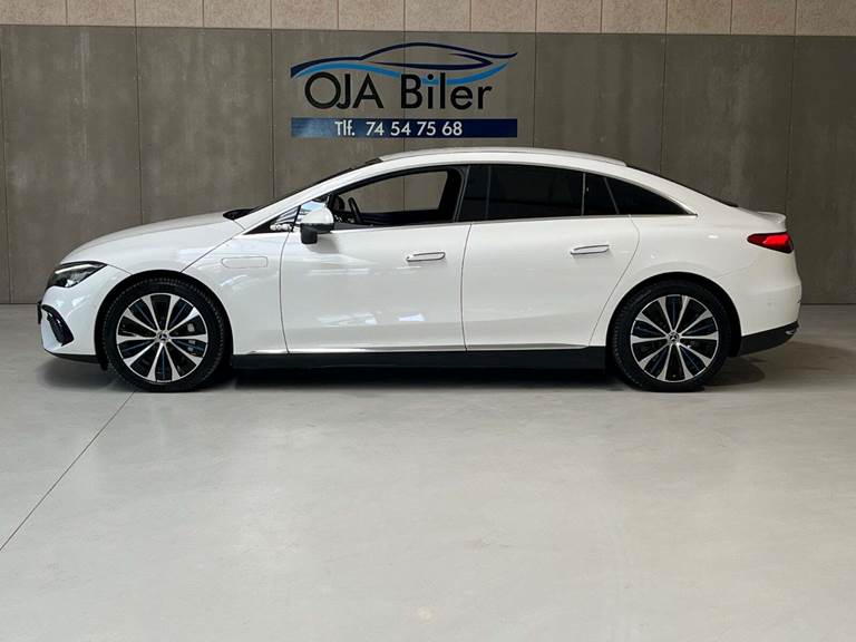 Mercedes EQE300 Electric Art