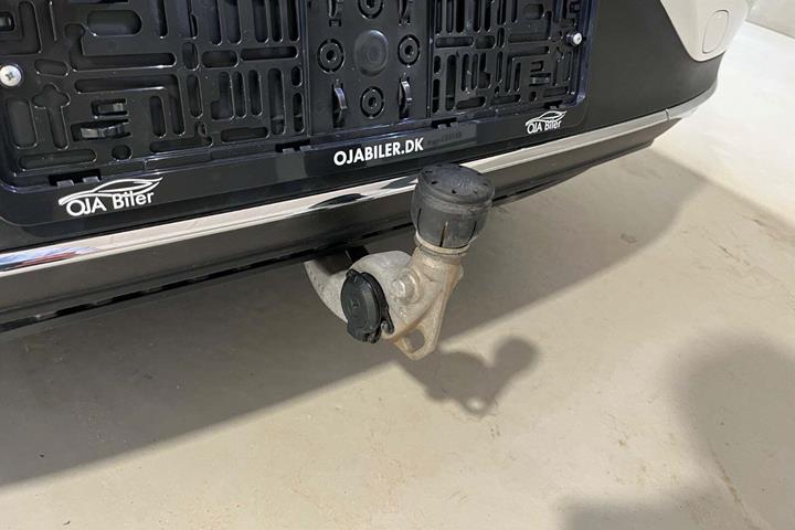 Hvid Mercedes EQE300 fra 2023