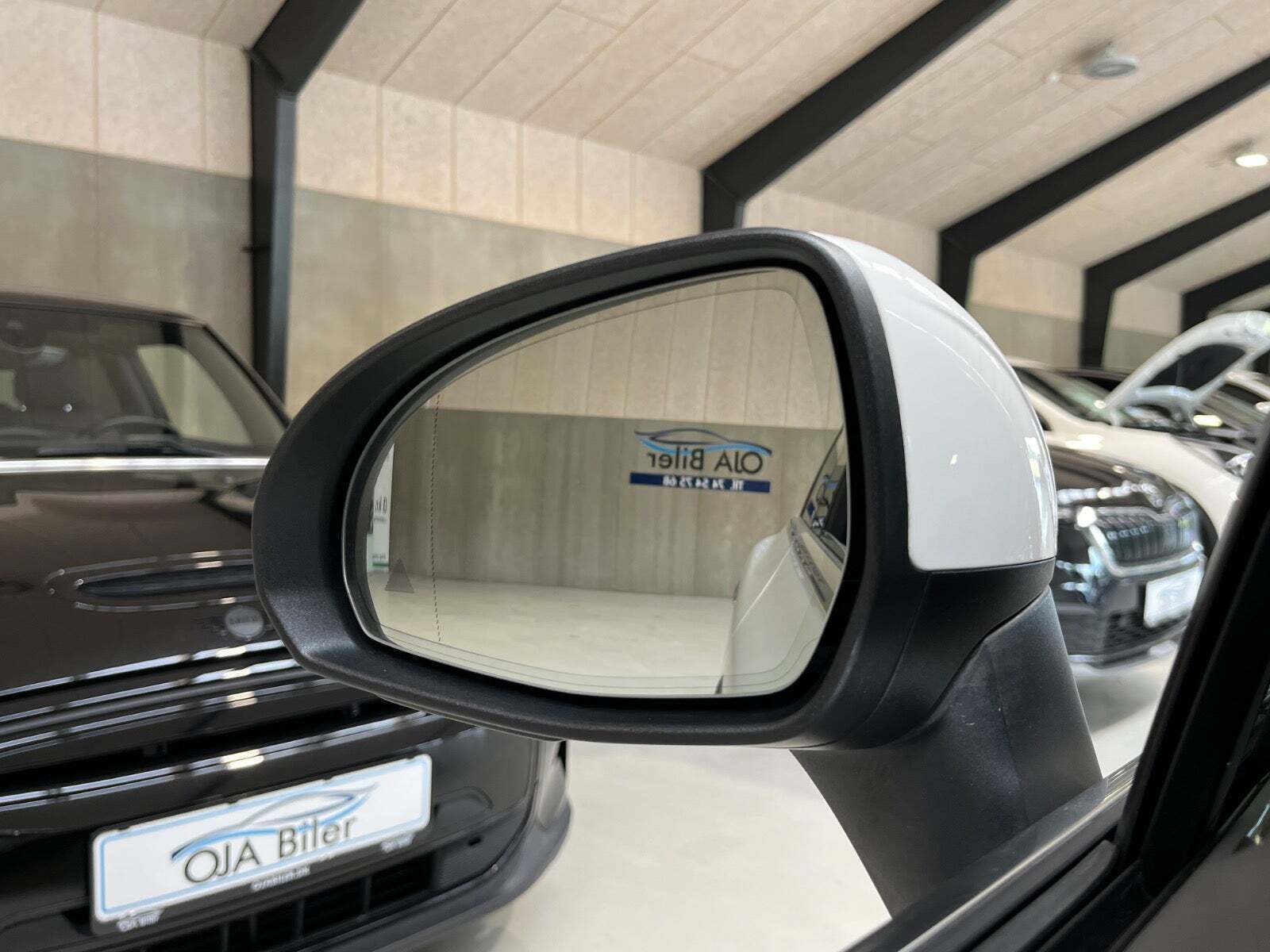 Hvid Mercedes EQE300 fra 2023