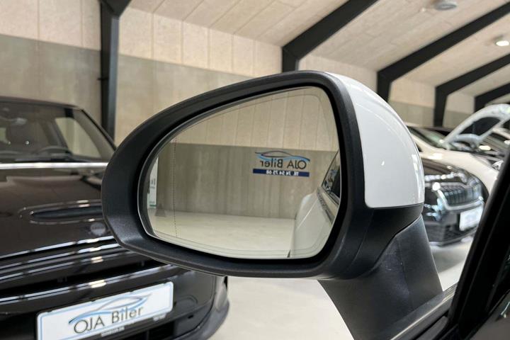 Hvid Mercedes EQE300 fra 2023