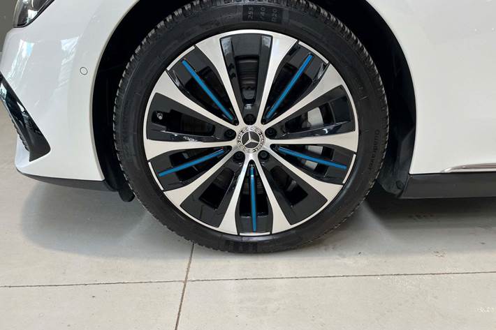 Hvid Mercedes EQE300 fra 2023