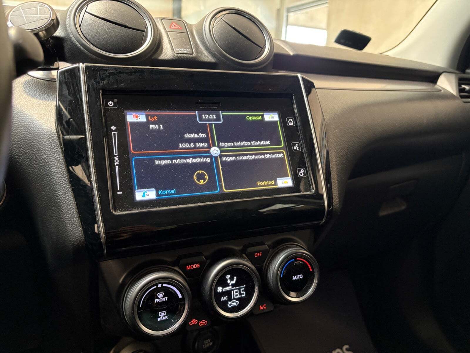 Grå Suzuki Swift fra 2020