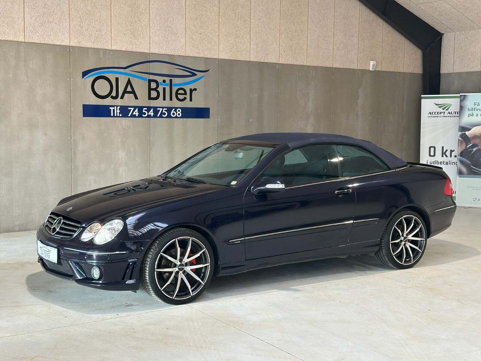 Blå Mercedes CLK320 fra 2004