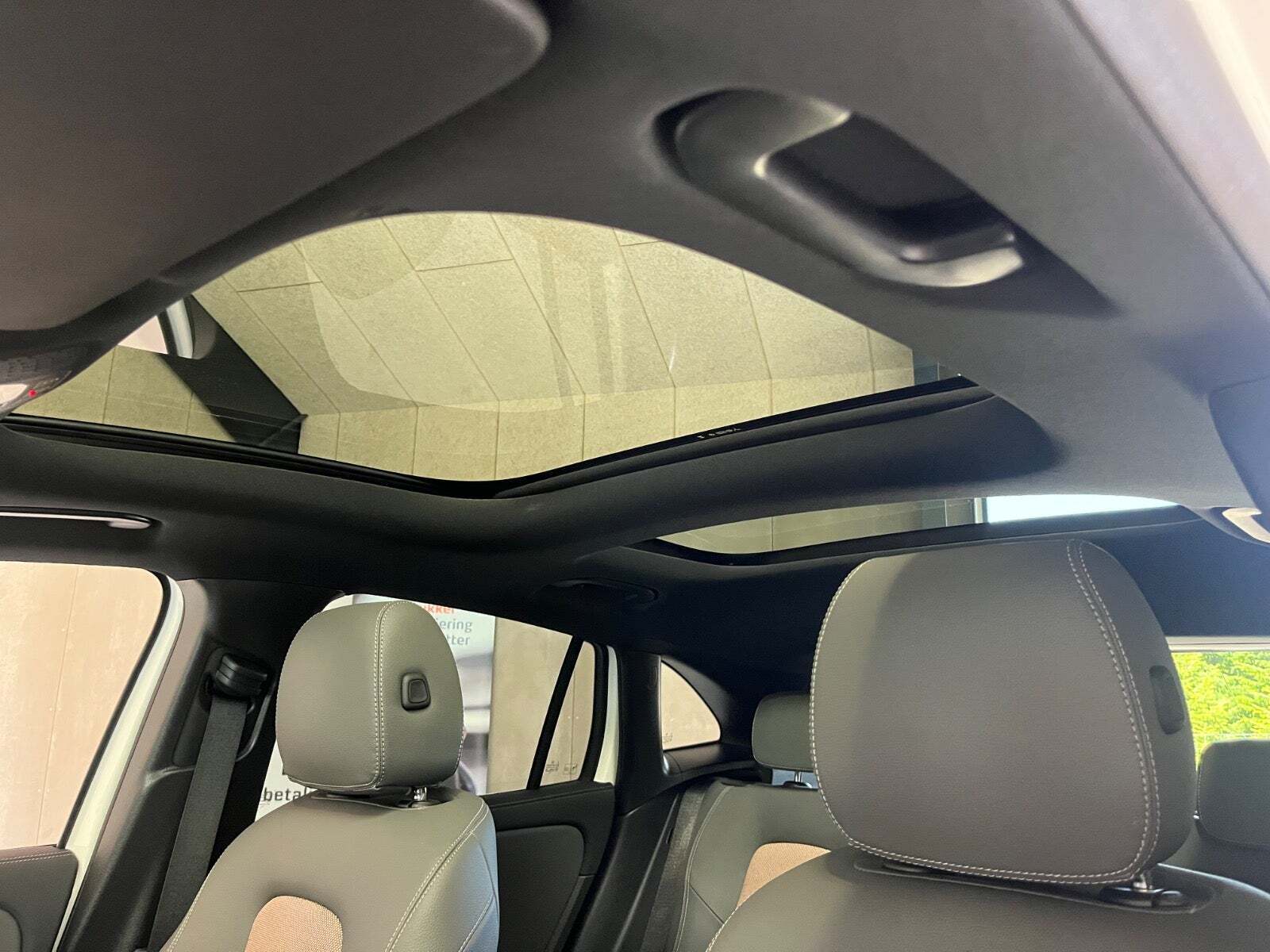 Hvid Mercedes EQA250+ fra 2024