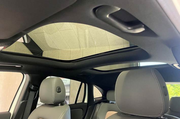 Hvid Mercedes EQA250+ fra 2024