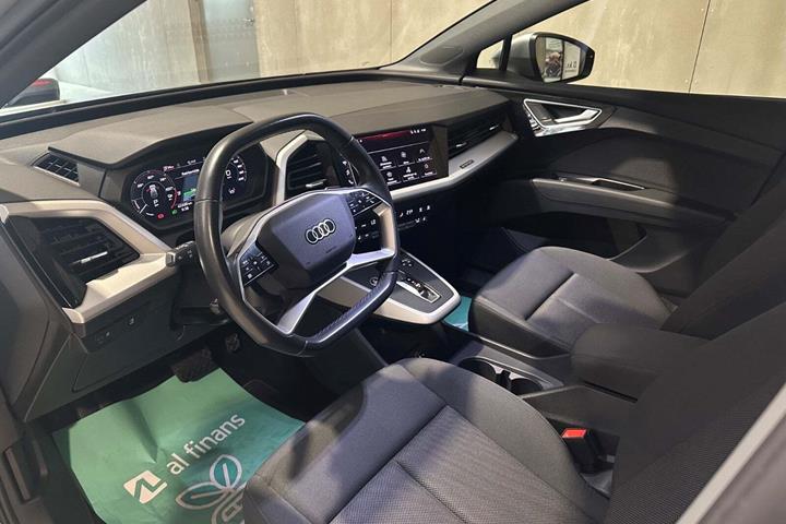 Sølv Audi Q4 e-tron fra 2023
