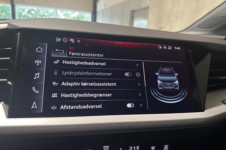 Sølv Audi Q4 e-tron fra 2023