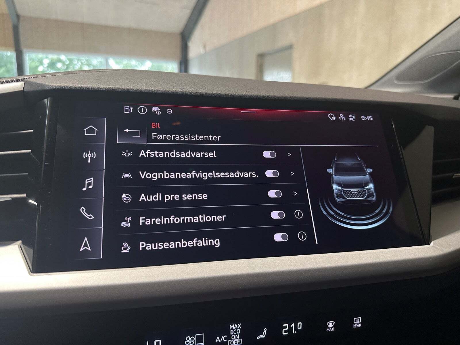 Sølv Audi Q4 e-tron fra 2023