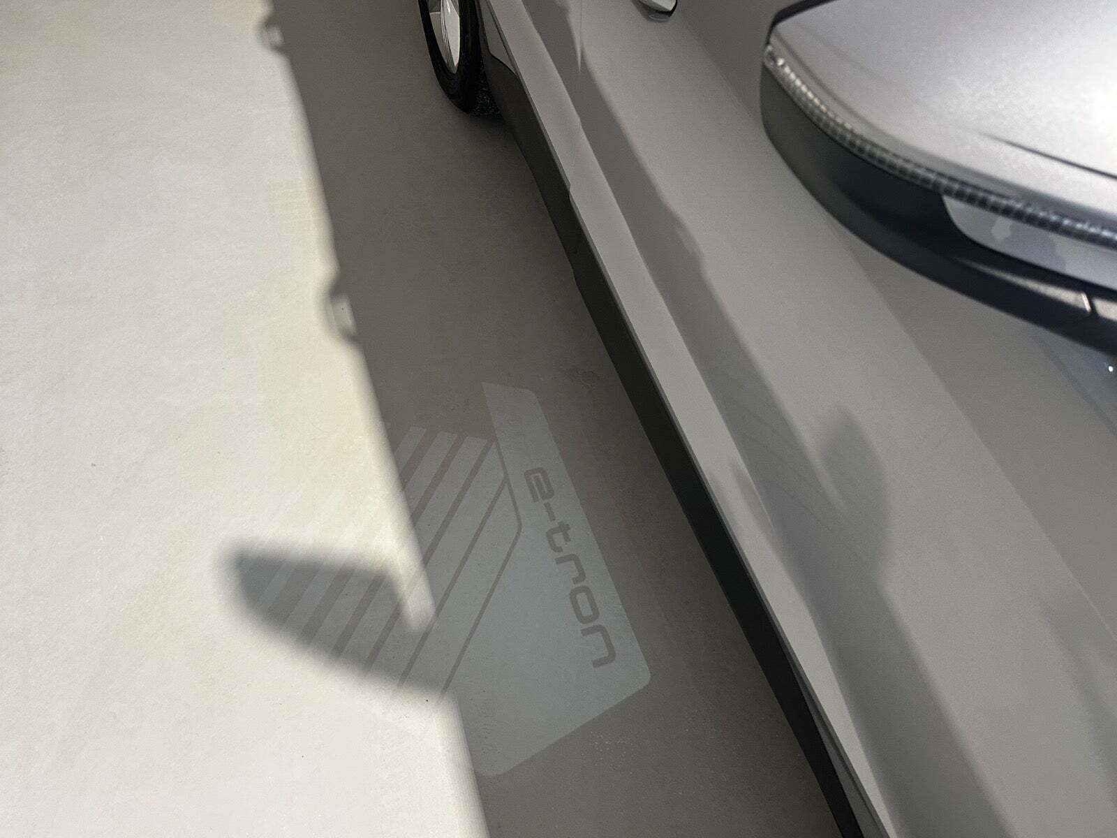 Sølv Audi Q4 e-tron fra 2023