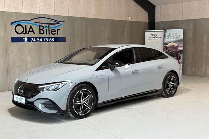 Grå Mercedes EQE300 fra 2024 set udefra