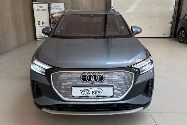 Blå Audi Q4 e-tron fra 2021