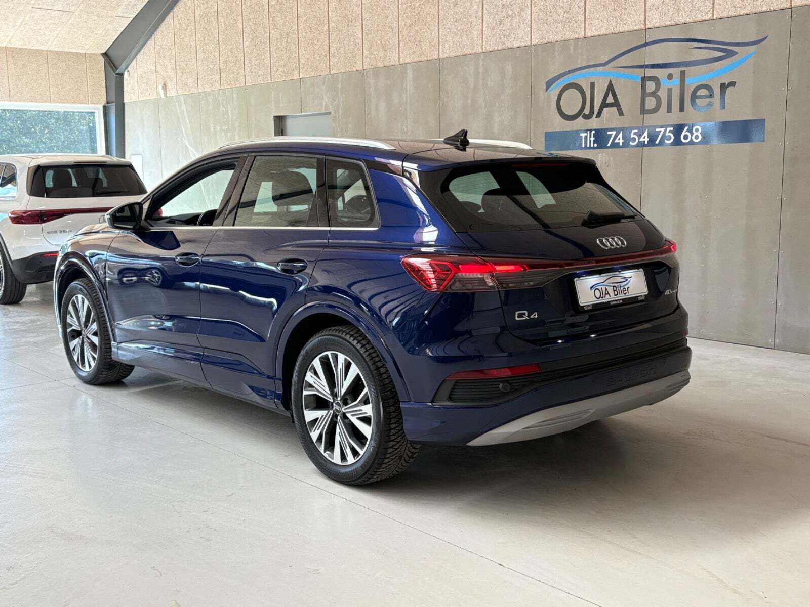 Blå Audi Q4 e-tron fra 2021