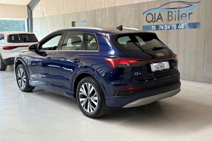 Blå Audi Q4 e-tron fra 2021