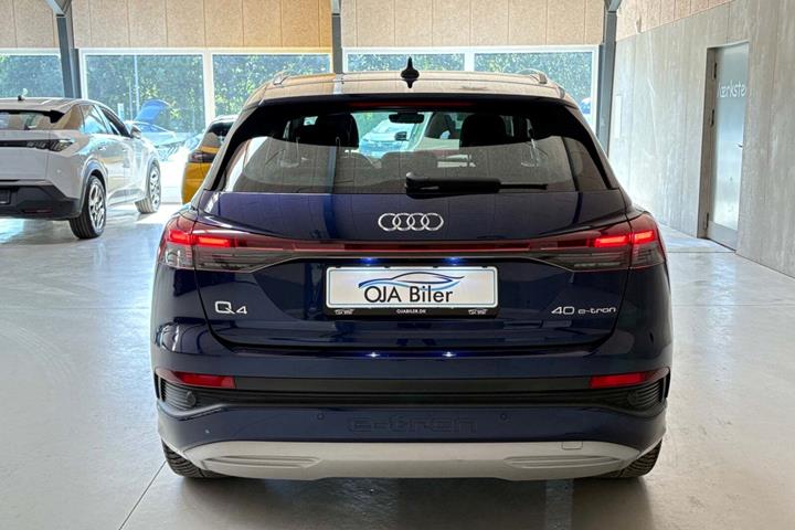 Blå Audi Q4 e-tron fra 2021