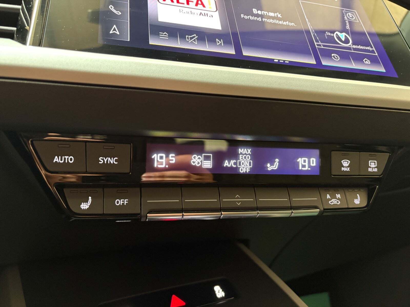 Blå Audi Q4 e-tron fra 2021