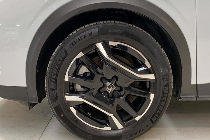 Hvid Peugeot e-3008 fra 2024
