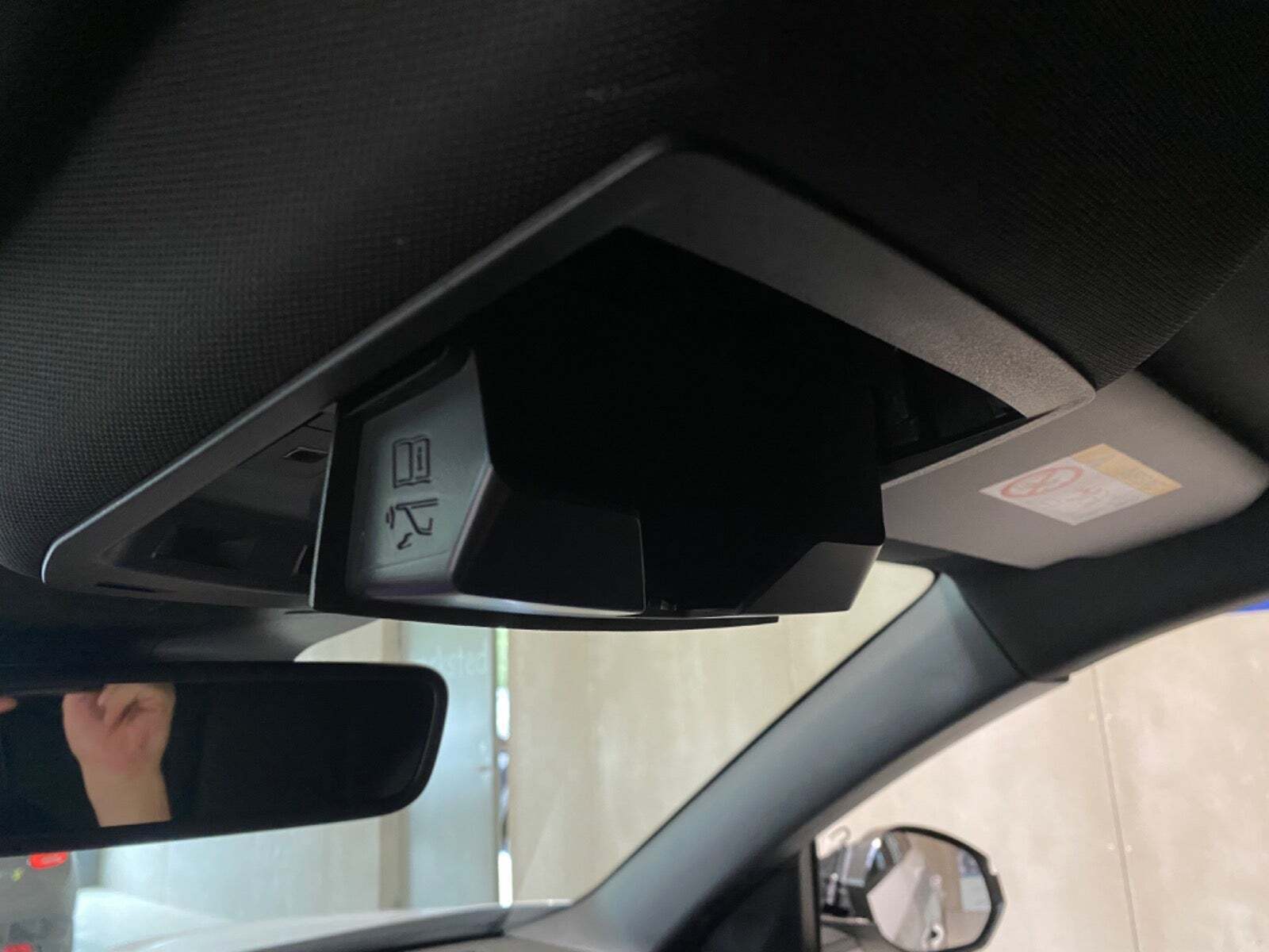 Hvid Peugeot e-3008 fra 2024