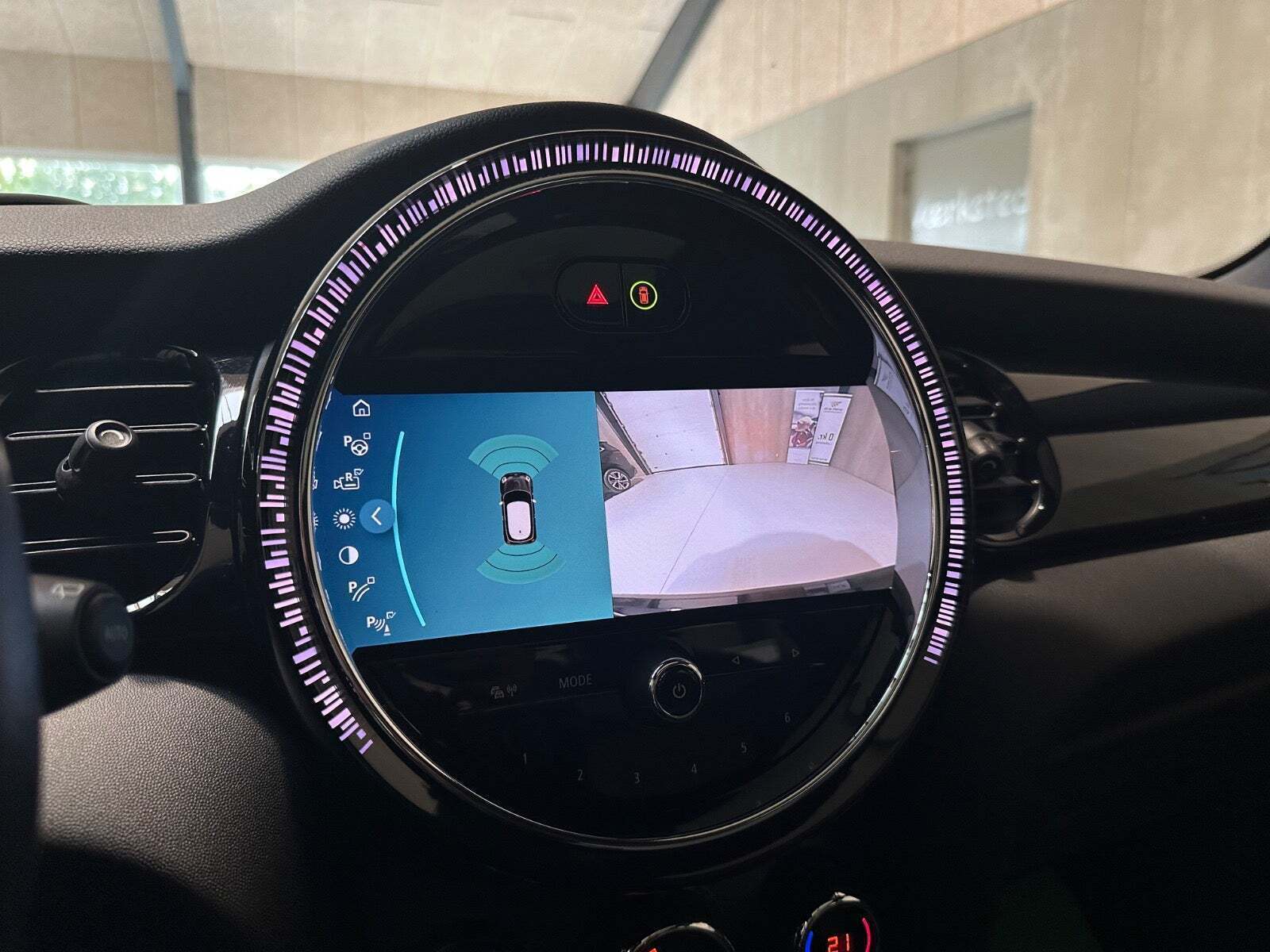 Blå Mini Cooper SE fra 2021