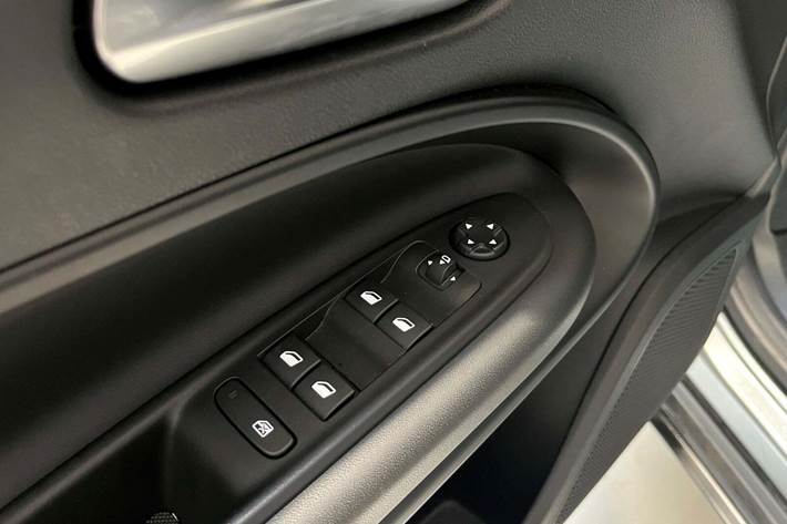 Grå Alfa Romeo Junior fra 2025