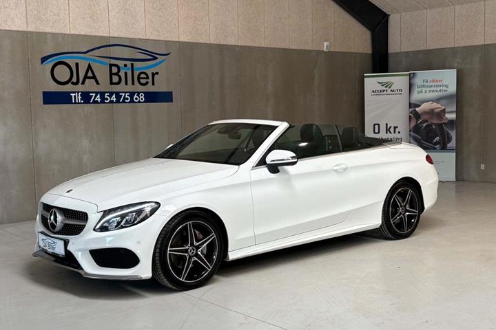Hvid Mercedes C180 fra 2017 set udefra