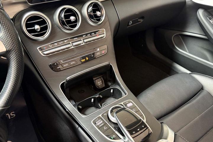 Hvid Mercedes C180 fra 2017