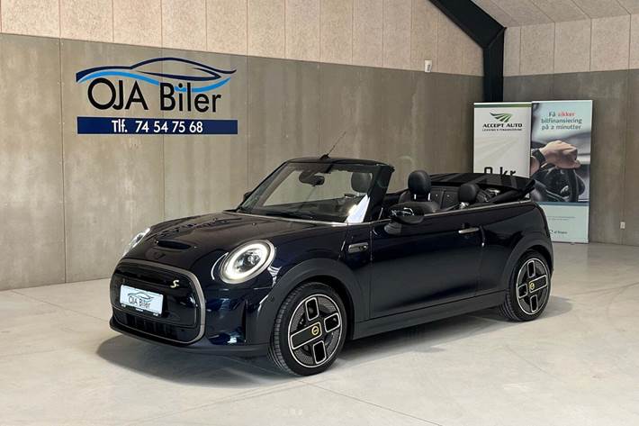 Sort Mini Cooper SE fra 2023 set udefra