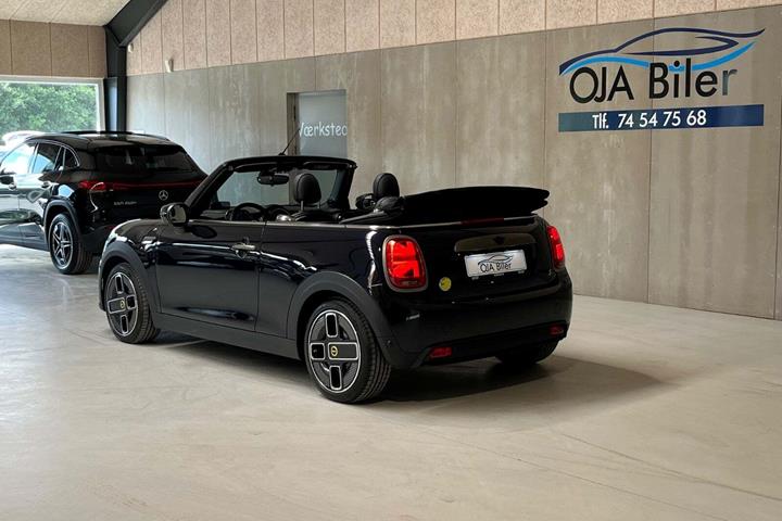 Sort Mini Cooper SE fra 2023