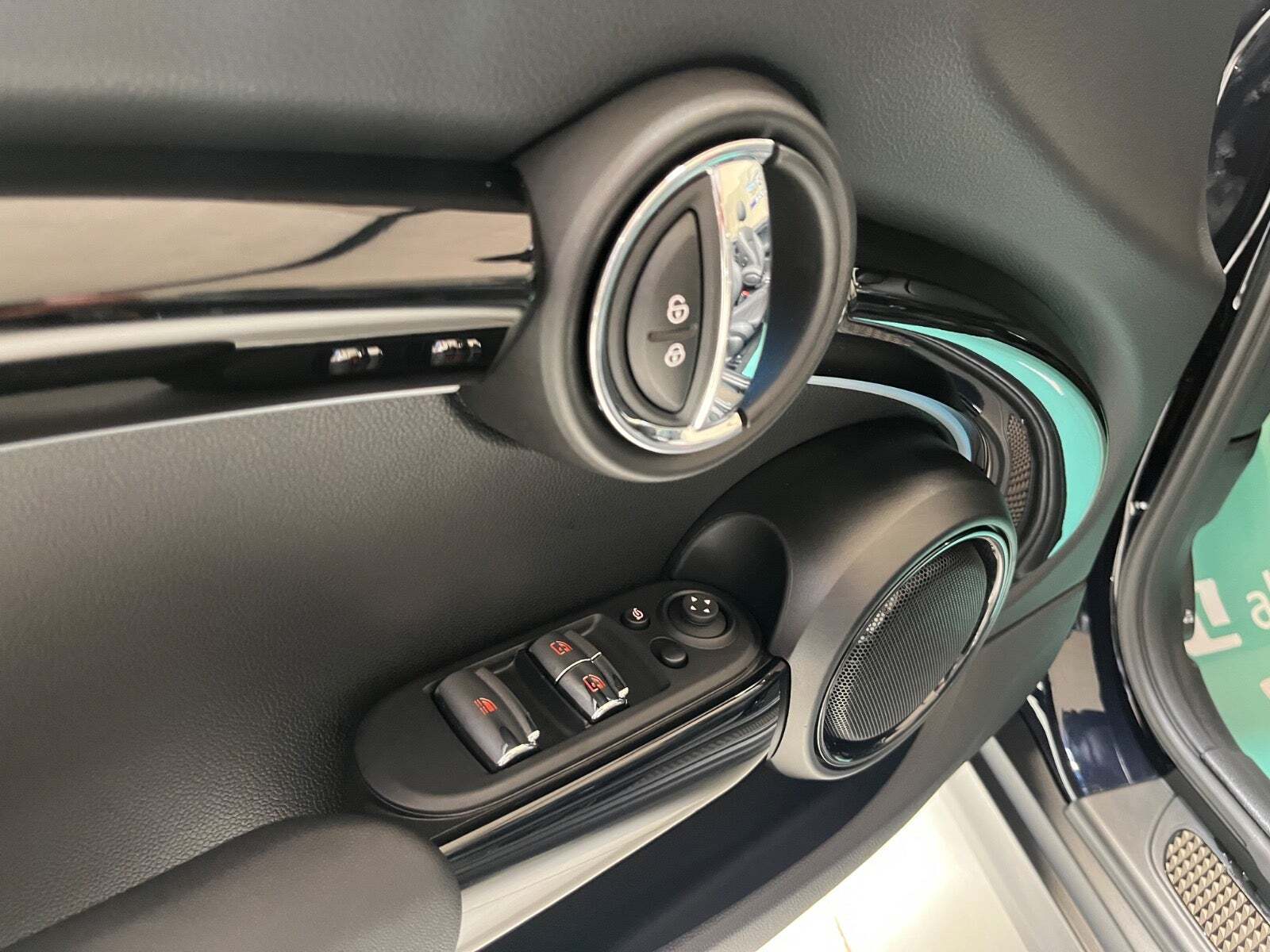 Sort Mini Cooper SE fra 2023