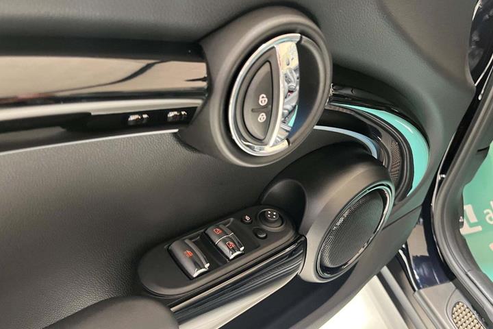 Sort Mini Cooper SE fra 2023