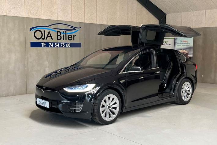 Sort Tesla Model X fra 2016 set udefra