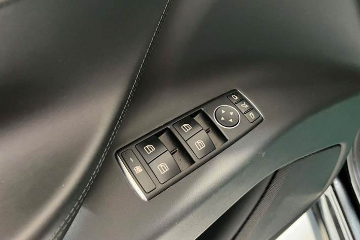 Sort Tesla Model X fra 2016