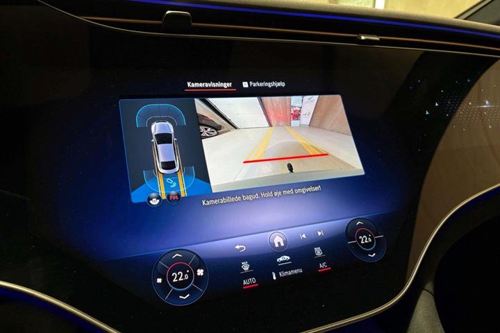 Grå Mercedes EQE300 fra 2024