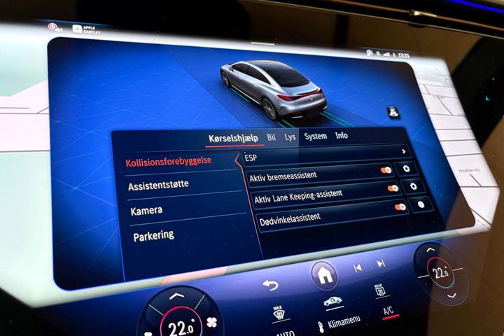 Grå Mercedes EQE300 fra 2024