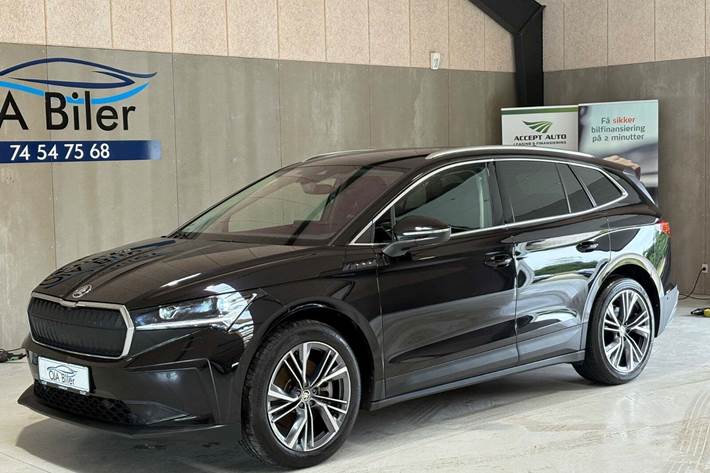Sort Skoda Enyaq fra 2022 set udefra