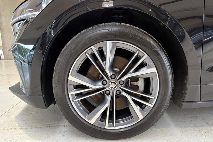 Sort Skoda Enyaq fra 2022