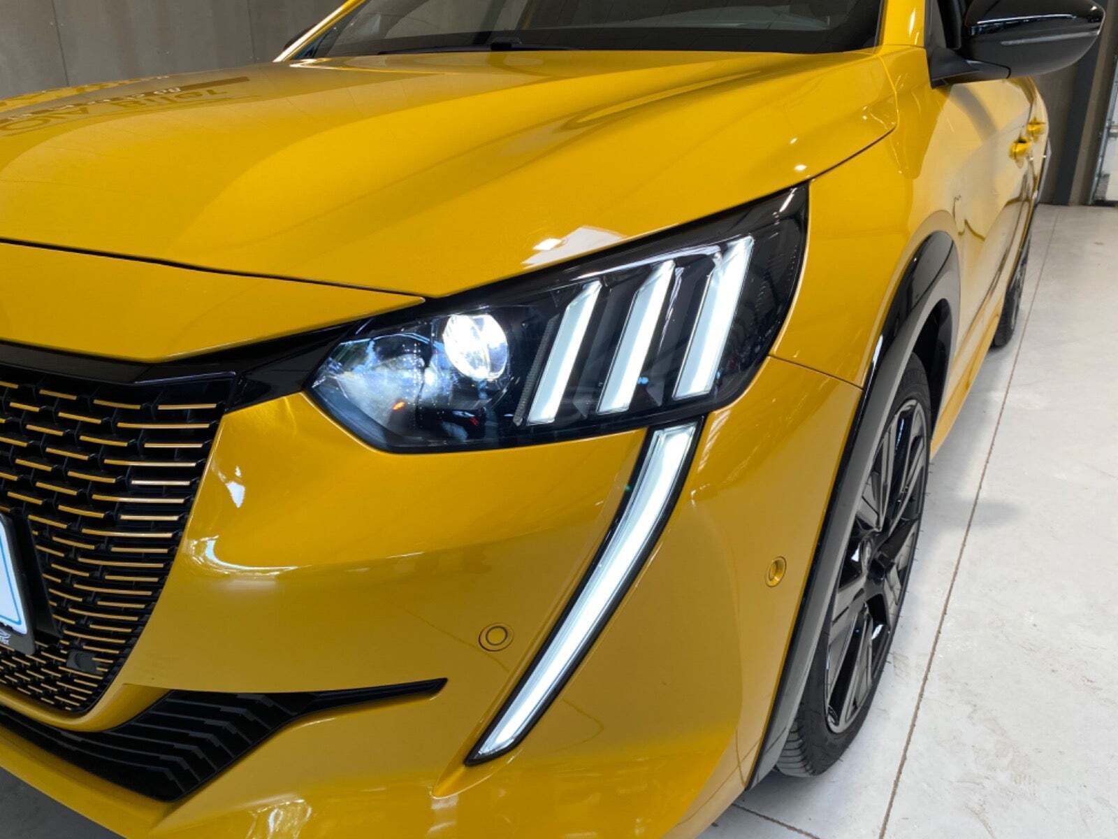 Peugeot e-208 50 GT Sky