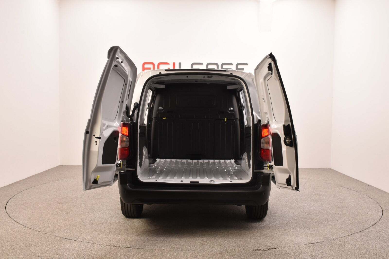 Hvid Toyota ProAce City fra 2025