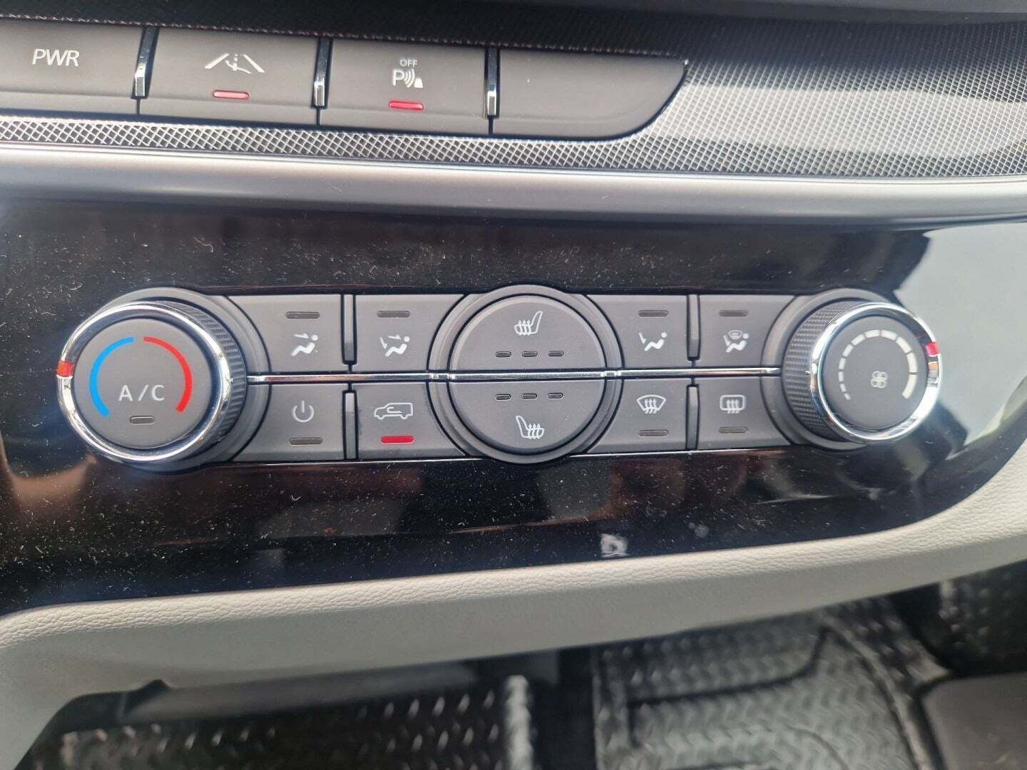 Sølv Maxus e-Deliver 9 fra 2023