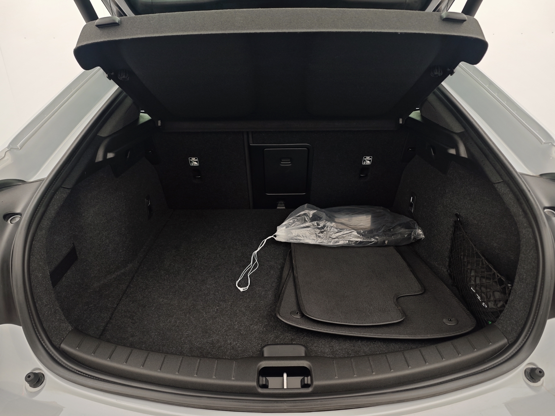 Sølv Polestar 2 fra 2023