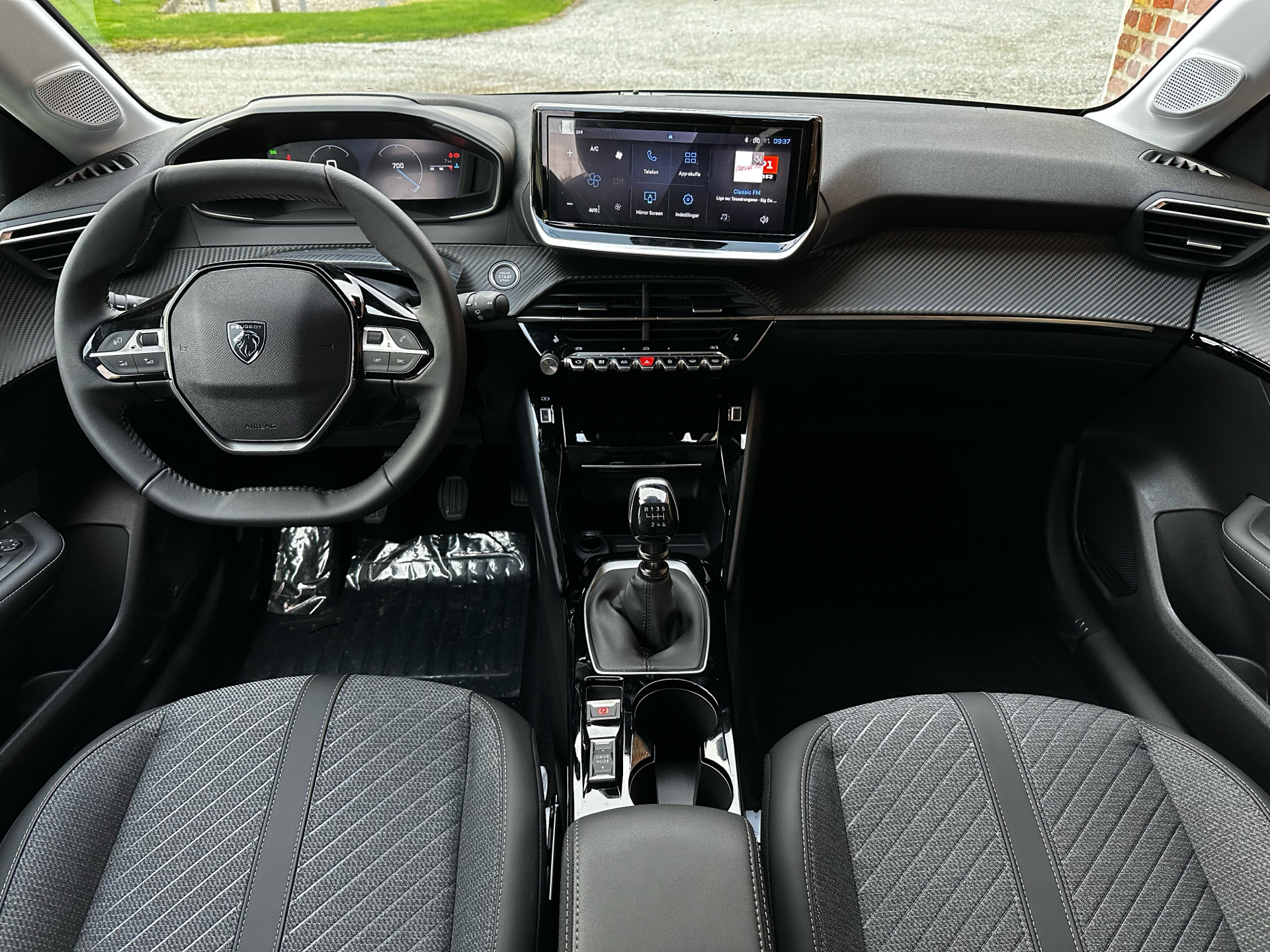 Peugeot 208 1,2 PureTech Allure 100HK 5d 6g