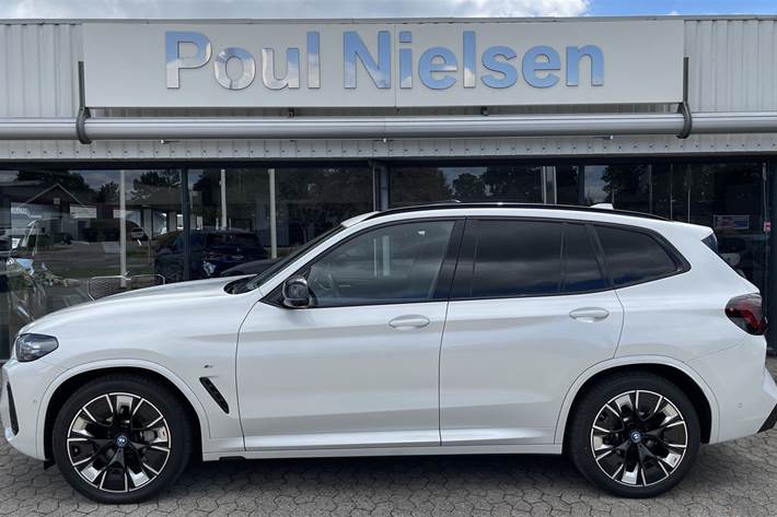 Hvid BMW iX3 fra 2024