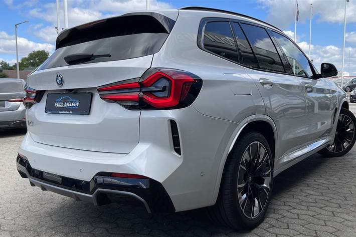 Hvid BMW iX3 fra 2024